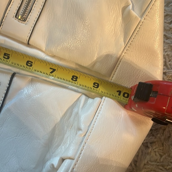 London Fog White Shoulder Bag - Picture 12 of 14